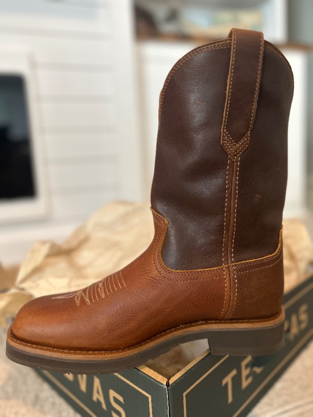 Tecovas Menβs βThe Rugged Square Toeβ Size 9.5 D